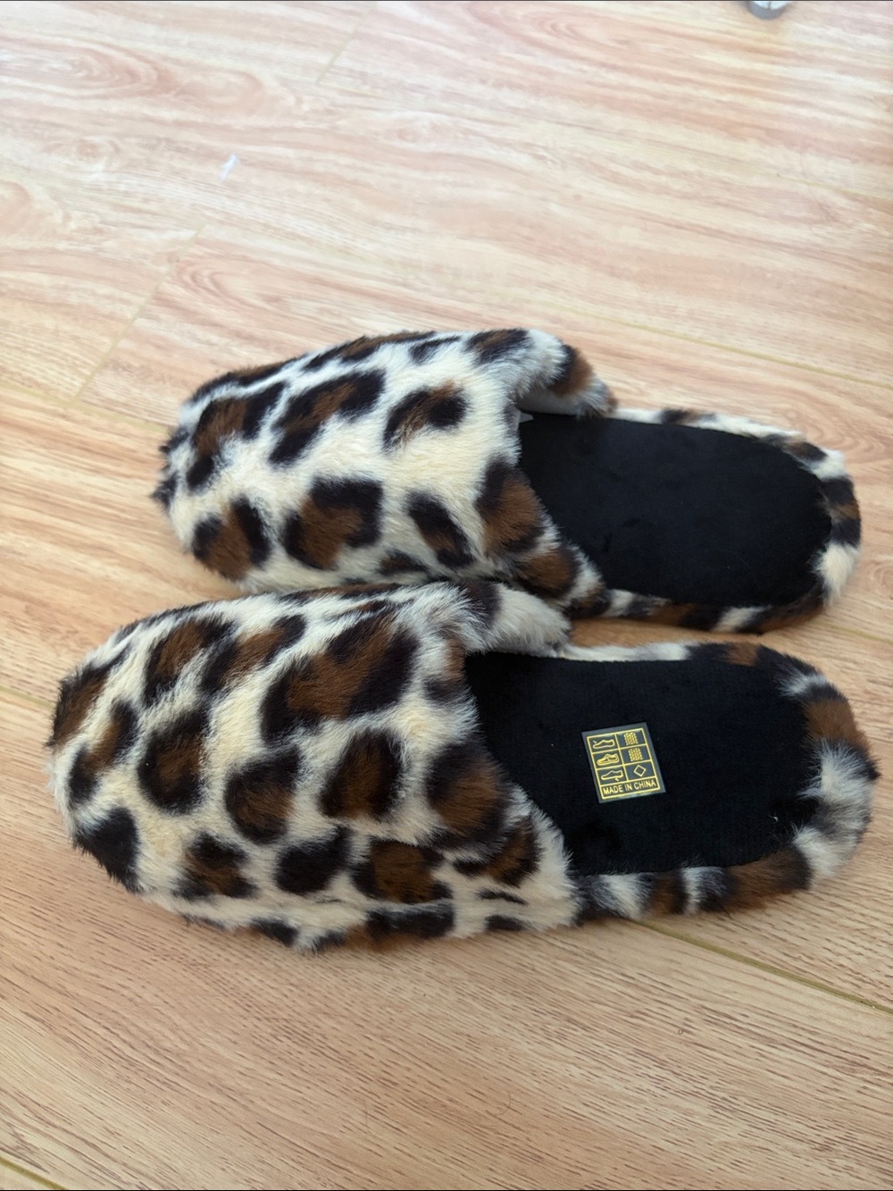 Faux Fur Leopard Print Women's Slip-On Slippers size 38/39